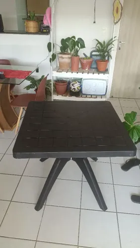 Mesa de Plástico Quadrada Preta - Ideal para Área Externa/Varanda
