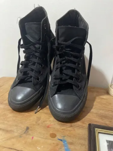Tênis All Star preto cano médio