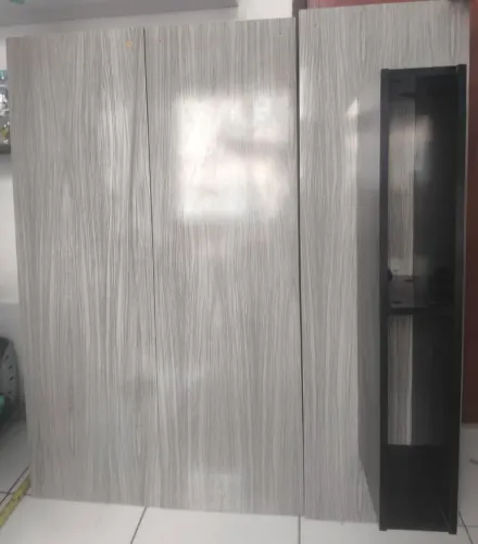 Rack com painel suspenso