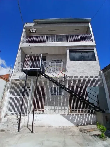 Sobrado com 3 dormitórios à venda, 170 m² por R$ 668.000,00 - Pinheirinho - Curitiba/PR