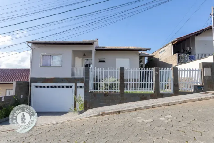 Casa no Bairro Água Verde com 3 dormitórios