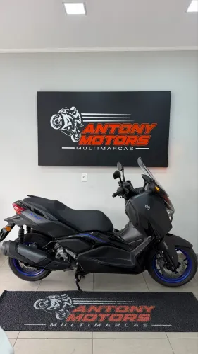 Yamaha Xmax 300 conected
