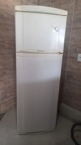 Vendo geladeira continental 350 litros ótimo estado tl * ( 800 reais)