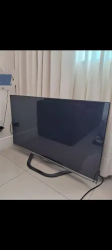 TV LG 47" COM PEQUENOS DETALHES