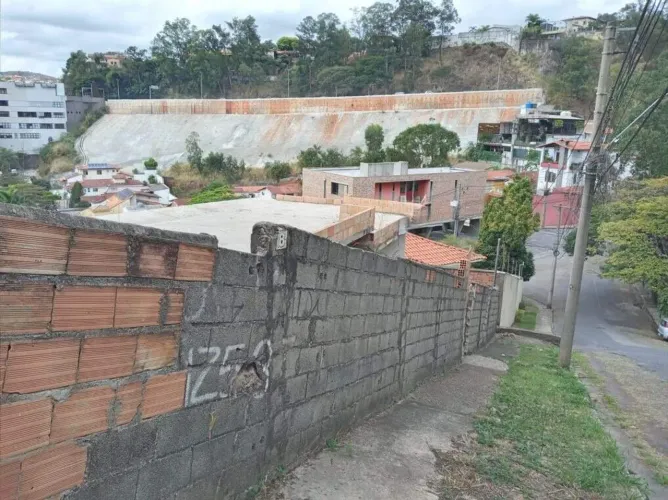 Lote à venda no Santa Lúcia