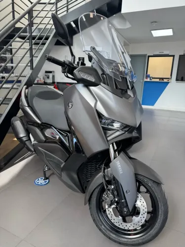 XMAX 300 CONNECTED 2027 A PRONTA ENTREGA