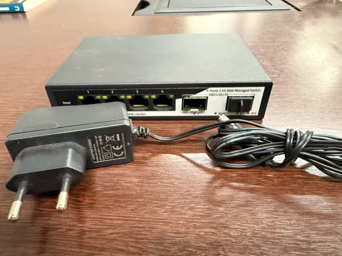 Switch Gerenciável 2.5Gb 6 Portas - 4x 2.5G RJ45 + 2x 10G SFP+