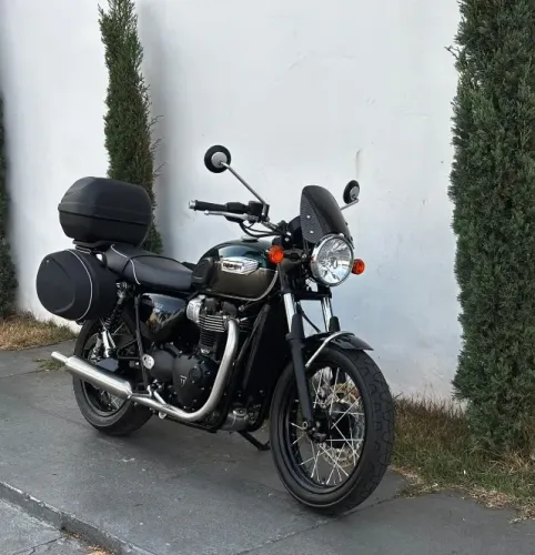 TRIUMPH BONNEVILLE T100 2024