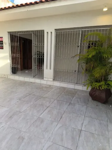 Vendo Casa com 04 quartos no Bairro dos Ipês