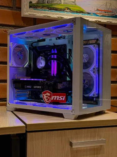 PC Gamer High-End: Ryzen 9 5950X + RTX 3080