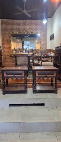 Moveis antigos, par de mesinhas de cabeceira
