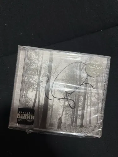 TAYLOR SWIFT FOLKLORE AUTOGRAFADO