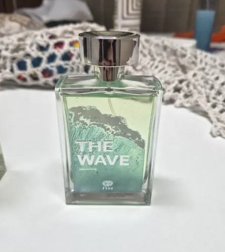 Perfume THE WAVE lab8 100ml sem caixa.
