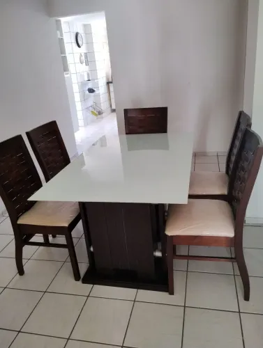 Mesa de jantar com 6 cadeiras