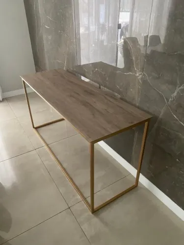 Aparador ou mesa para trabalho