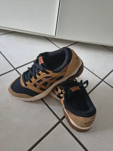 Tênis Asics Gel Takumi 42 perfeito estado Retrô anos 90