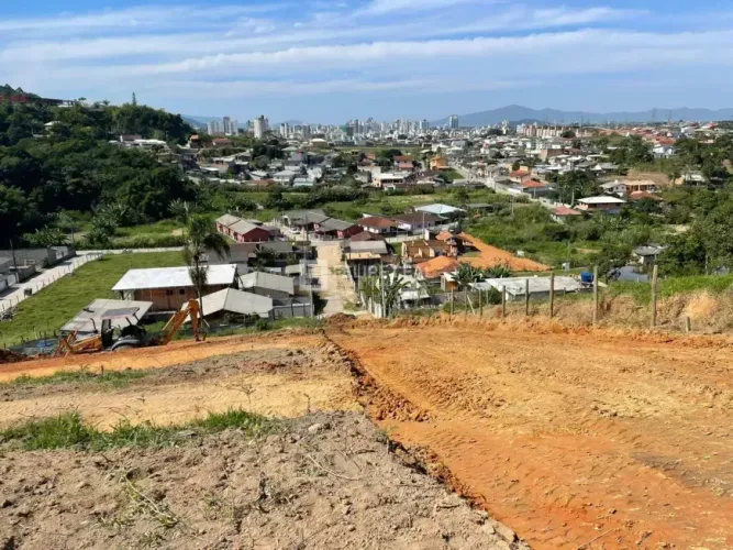 Vendo  terreno em São Sebastião, 200m² cada com escritura publica, aceito veiculo como pag