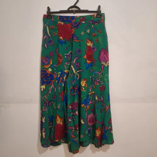 Calça pantacourt da Afghan P veste 40. Perfeita!