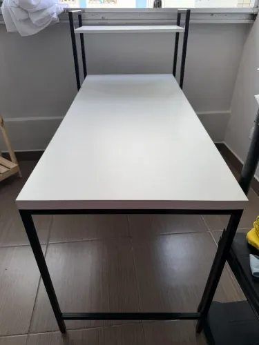 Mesa Home Office com Estante -Seminova,Estado de Nova! 