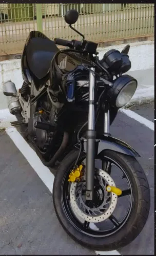Honda CB500 carburada preta em ótimo estado