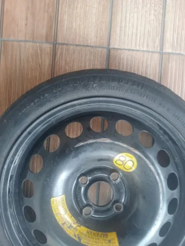 Pneu fino com jante