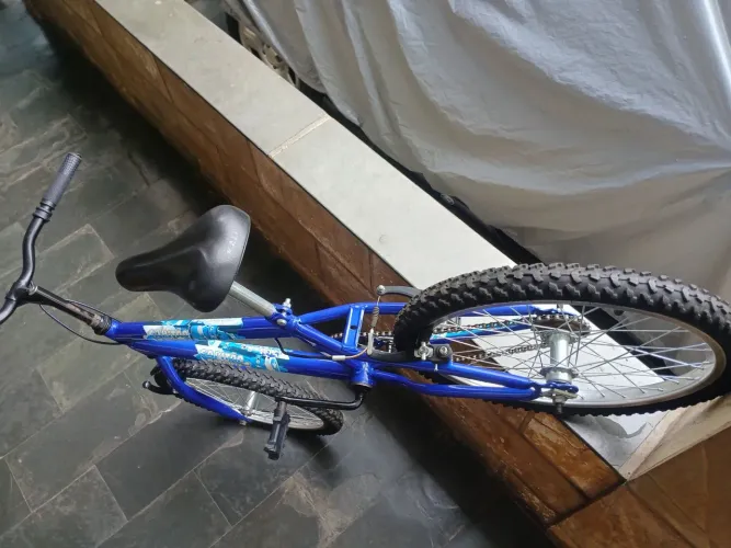 Bicicleta aro 20 s/ marcha.