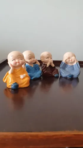 4 Budas de Resina ( Produto Novo )