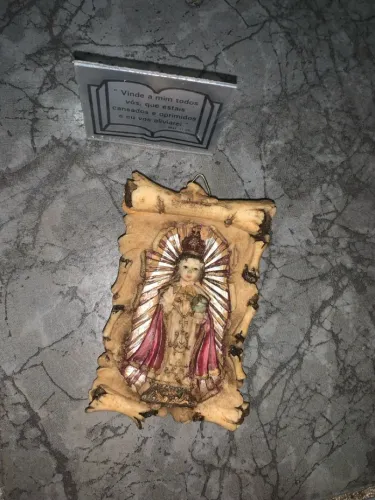 Imagem em gesso do menino Jesus de Praga