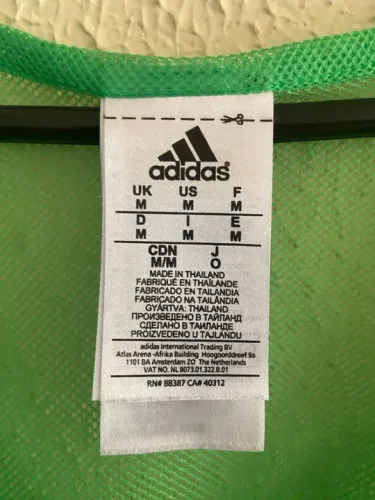 Coletes Adidas profissionais.