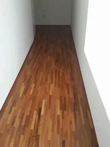 Piso Phanda - Madeira maciça com verniz óxido de aluminio