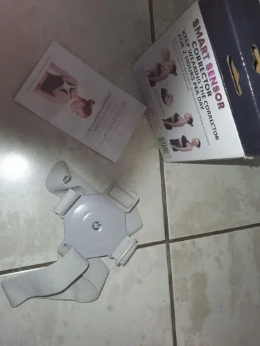 Corretor postural com aviso quando a postura não  está correta