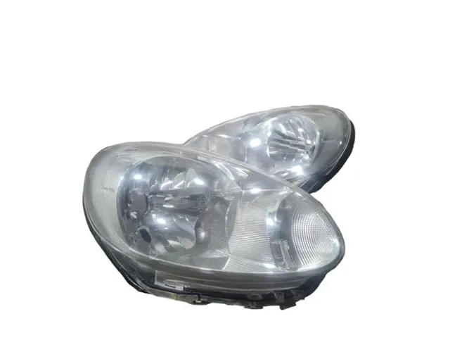 Par farol Nissan March 11/14