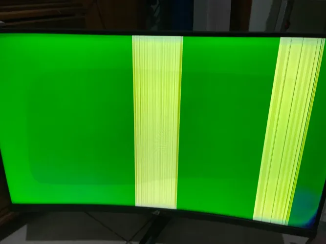 Monitor Gamer Asus 32 Curvo 144Hz com defeito 