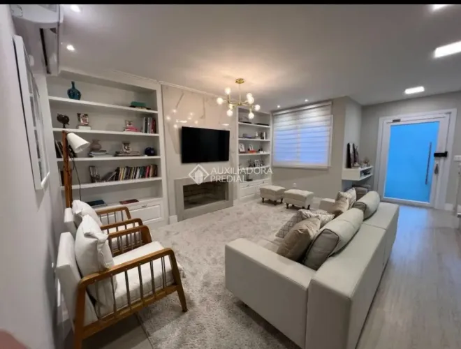 Casa no Condomínio Altos Pinheiros, no centro da cidade de Canela