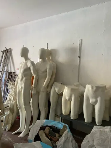 Manequins de fibra e plástico 