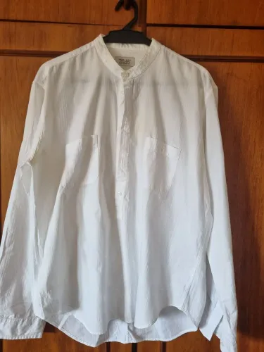 Camisa Zara Man branca, gola alta, manga comprida