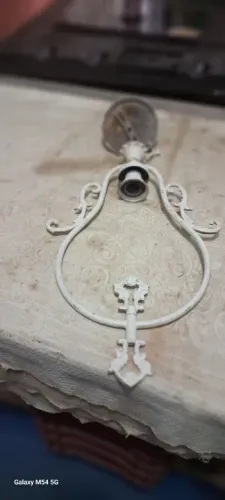 Lustre antigo de metal branco