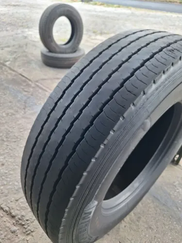 Pneu 275 80 22.5 Michelin (reformado)