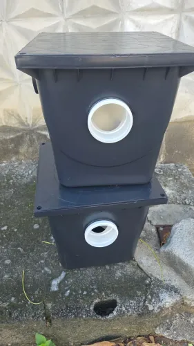 Vendo duas Caixas de Gordura de 42 Litros Cada.