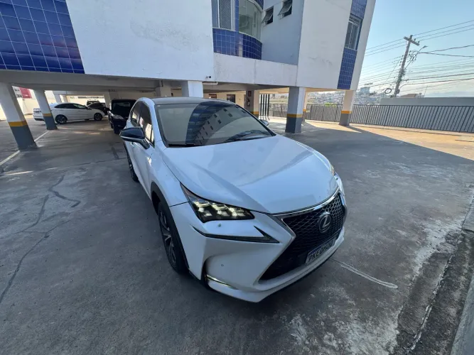 Lexus NX-200T F-sport 2.0 16V 238cv Aut. 2016