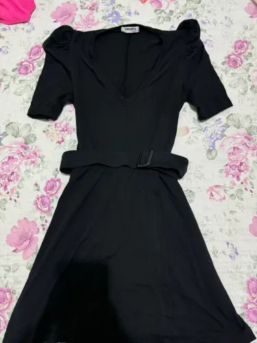 Vestido com cinto 