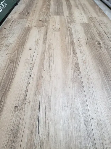 Piso vinilico em régua 1,20 x 0,18 tabaco rustico
