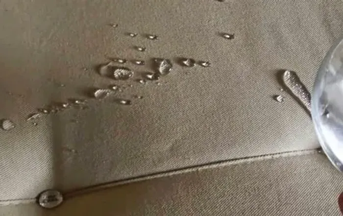 IMPERMEABILIZAÇÃO PROFISSIONAL DE ESTOFADOS ? PROTEJA SEU SOFÁ CONTRA MANCHAS E LÍQUIDOS!