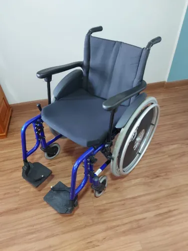 Cadeira de Rodas Jaguaribe Azul 48cm 120Kg 