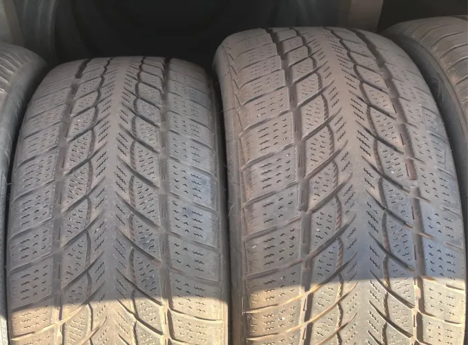 Par de pneus 15 perfil baixo 195/50 R15 semi novos 