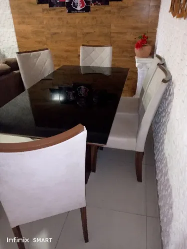 Mesa de Jantar Elegante com 4 Cadeiras