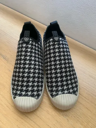 Tênis Slip On Pied de Poule 39 super confortável , veste como meia .