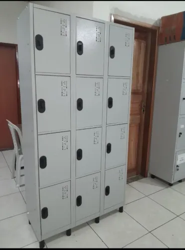 Armário 12 portas para funcionários 