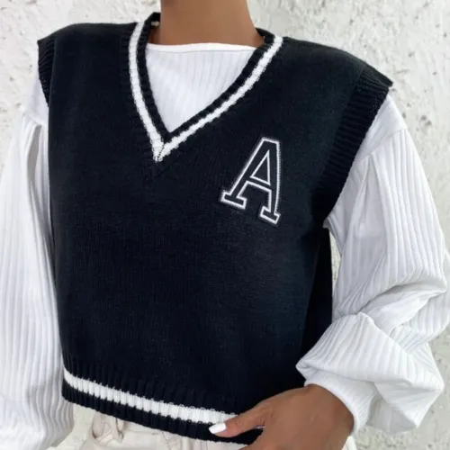 Suéter colete feminino com detalhe em "A"