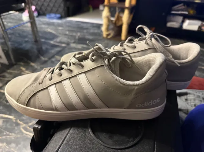 Tênis adidas